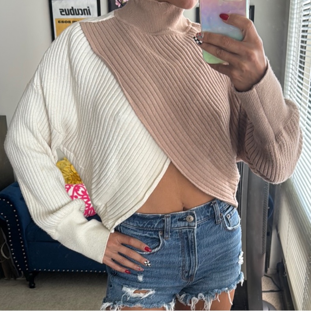 EXPRESS Colorblock Turtleneck Sweater - Cream and Tan